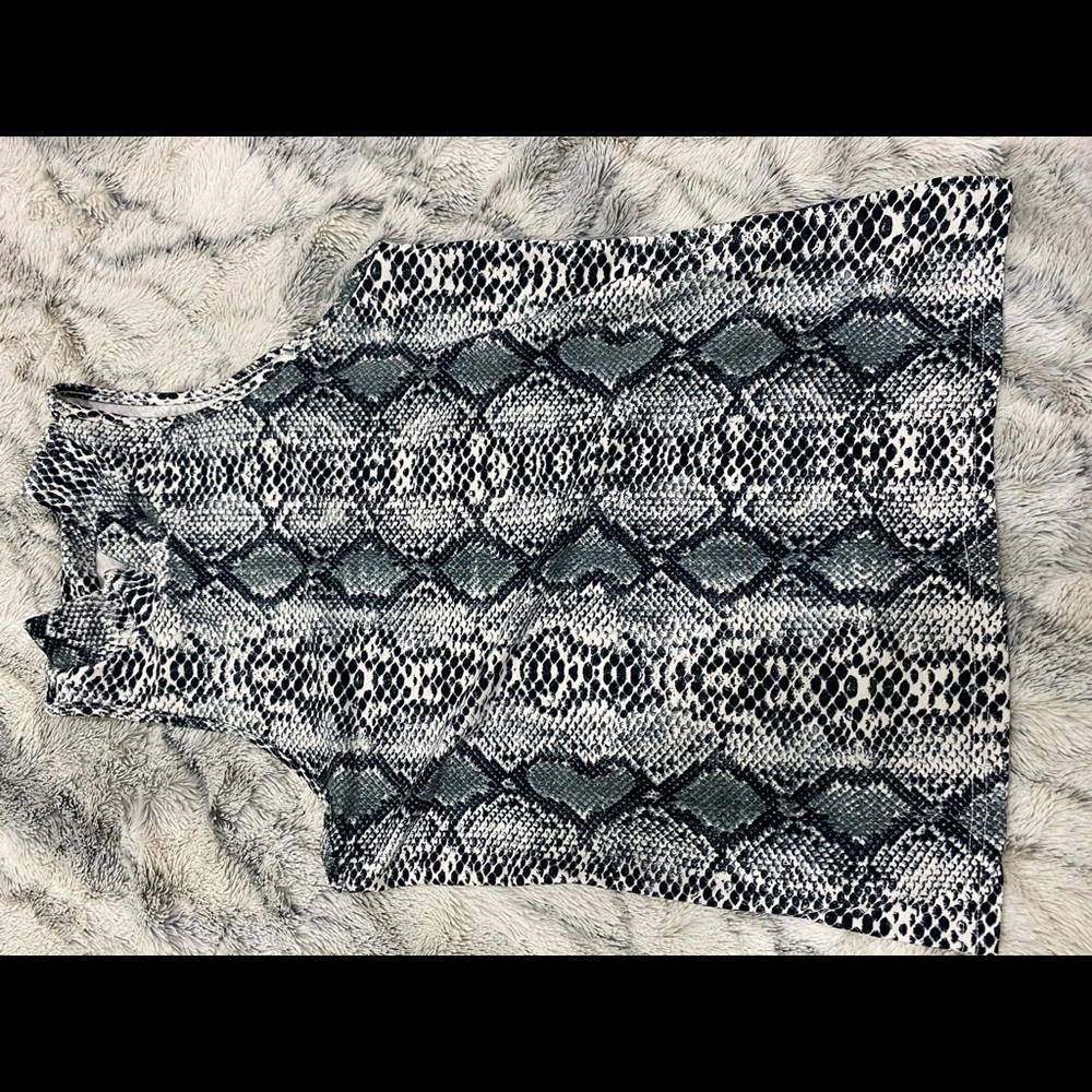Snake skin tank